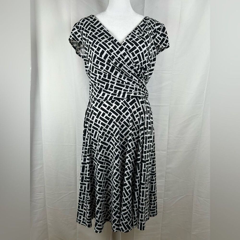 White House Black Market Faux Wrap Dress Women’s Size 6 Black Off White Cap